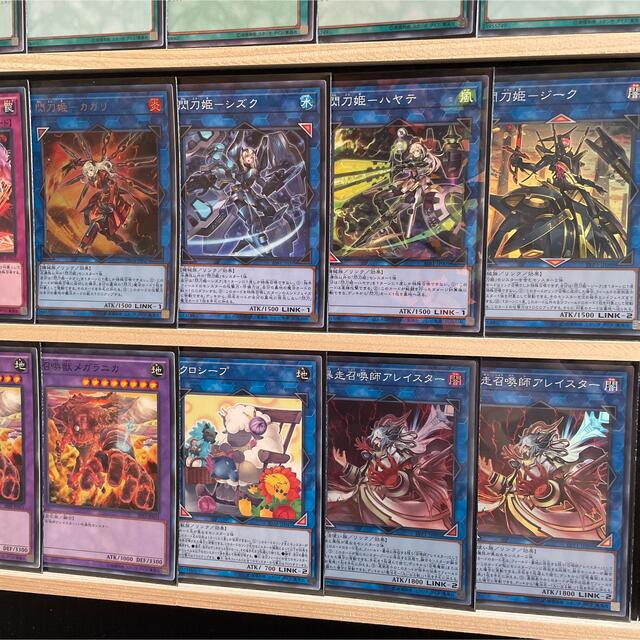 遊戯王(ユウギオウ)の遊戯王 閃刀姫 召喚獣 デッキ メイン40 エクストラ15 スリーブ エンタメ/ホビーのトレーディングカード(Box/デッキ/パック)の商品写真