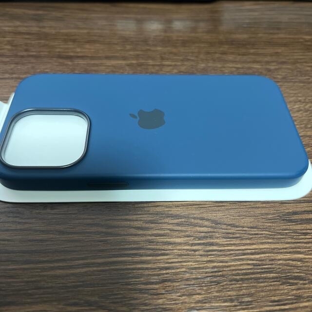 Apple(アップル)のAPPLE純正iPhone13 Pro シリコーンケース/アビスブルー 中古 スマホ/家電/カメラのスマホアクセサリー(iPhoneケース)の商品写真