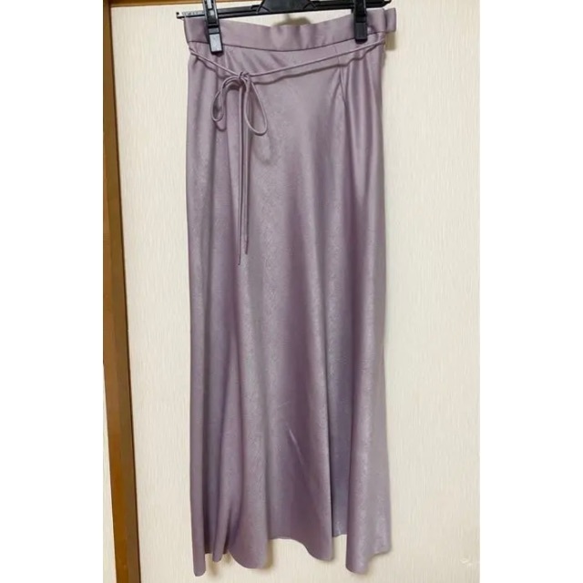 COCO DEAL(ココディール)のサテンエンボス加工スカート レディースのスカート(ロングスカート)の商品写真