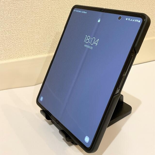 Galaxy(ギャラクシー)のGalaxy Z Fold4 SM-F936N 12GB/256GB スマホ/家電/カメラのスマートフォン/携帯電話(スマートフォン本体)の商品写真