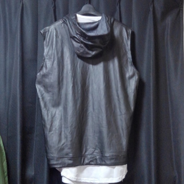 LHP(エルエイチピー)の赤西着　ホワイトランドブラックバーン　レザーノースリーブパーカー メンズのトップス(Tシャツ/カットソー(半袖/袖なし))の商品写真