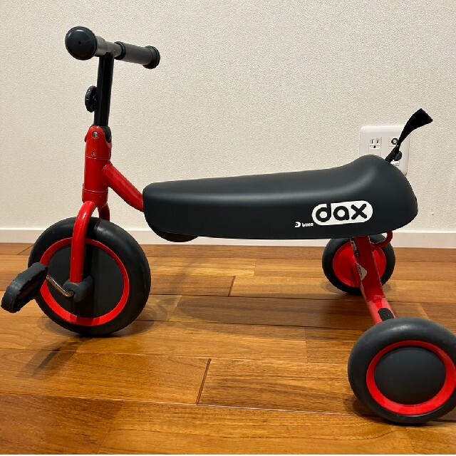 Dbike dax red キッズ/ベビー/マタニティの外出/移動用品(三輪車)の商品写真