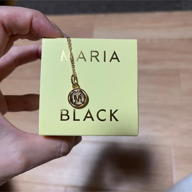 MARIA BLACK イニシャルコイン ネックレス　マリアブラック　ゴールド レディースのアクセサリー(ネックレス)の商品写真