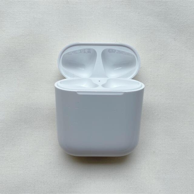 Apple(アップル)のエアーポッツ　AirPods エアーポッズ　充電ケース　充電機　充電　純正　正規 スマホ/家電/カメラのオーディオ機器(ヘッドフォン/イヤフォン)の商品写真