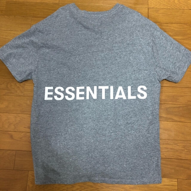 FEAR OF GOD(フィアオブゴッド)のFOG Essentials エッセンシャルズ ロゴ Tシャツ メンズのトップス(Tシャツ/カットソー(半袖/袖なし))の商品写真