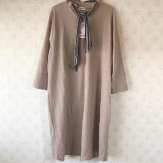 シマムラ(しまむら)の新品タグ付き*しまむら　ボウタイ付きロングワンピース  大きめサイズ(ロングワンピース/マキシワンピース)