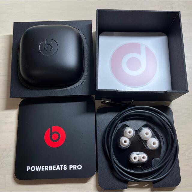 Beats(ビーツ)のPOWERBEATS PRO 完全ワイヤレスイヤフォン　アイボリー スマホ/家電/カメラのオーディオ機器(ヘッドフォン/イヤフォン)の商品写真