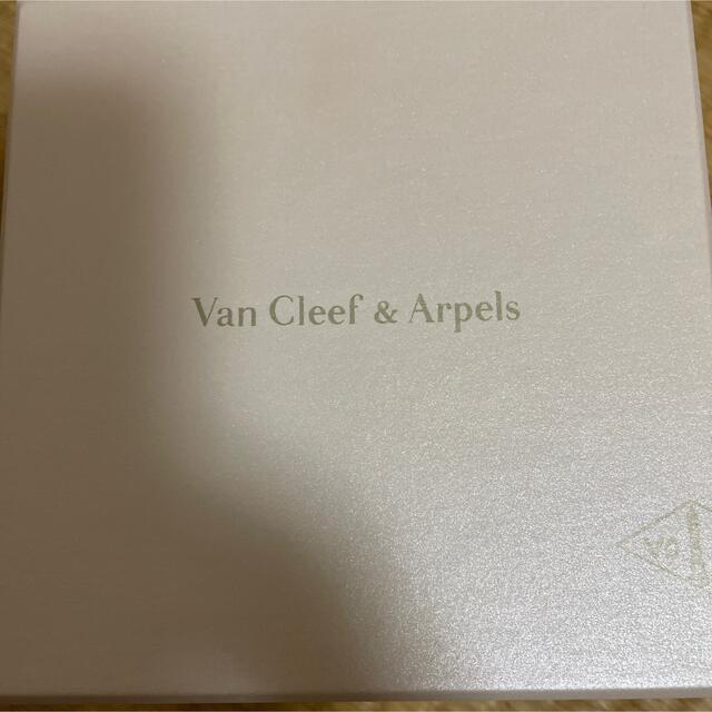 Van Cleef & Arpels(ヴァンクリーフアンドアーペル)のcoco様専用　ヴァンクリーフ　時計ケース レディースのファッション小物(腕時計)の商品写真