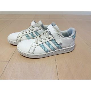 アディダス(adidas)のアディダス　白　スニーカー　18cm(スニーカー)