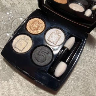 シャネル(CHANEL)のcandysae様専用 シャネル 2021ホリデー レキャトルオンブル N°5(アイシャドウ)