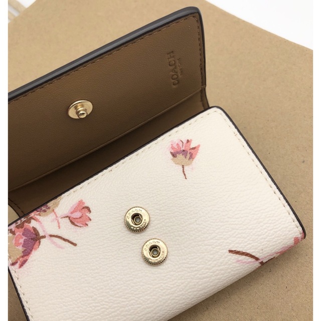 【COACH☆大人気】新品！ホワイト！フラワー！花柄！キーケース！ 3