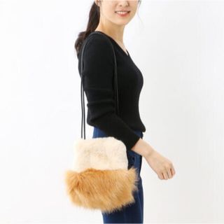 クーコ(COOCO)の新品✨タグ付き♪ふわふわ　エコファー 配色  ショルダーバッグ　(ショルダーバッグ)