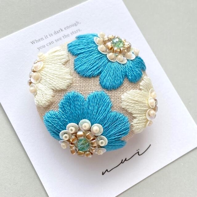専門店の安心の1ヶ月保証付 モロッカン風 お花の刺繍ブローチ 刺繍