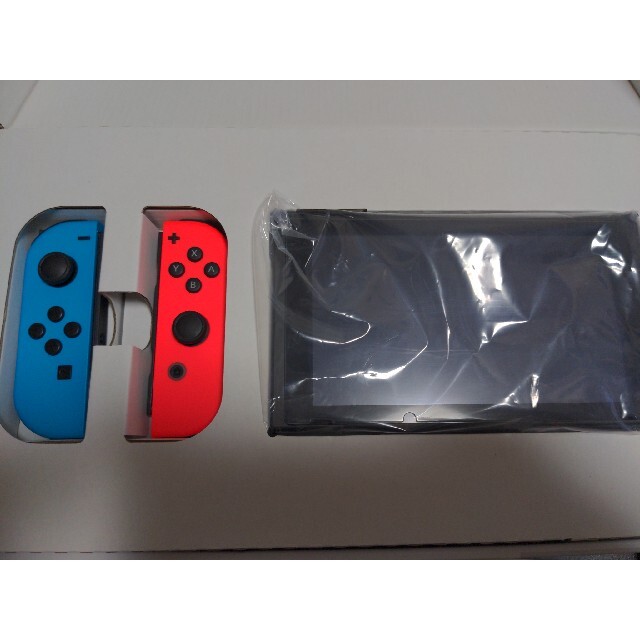 Nintendo Switch(ニンテンドースイッチ)のNintendo Switch ネオン + 持ち運びケース + ソフト2本 エンタメ/ホビーのゲームソフト/ゲーム機本体(家庭用ゲーム機本体)の商品写真