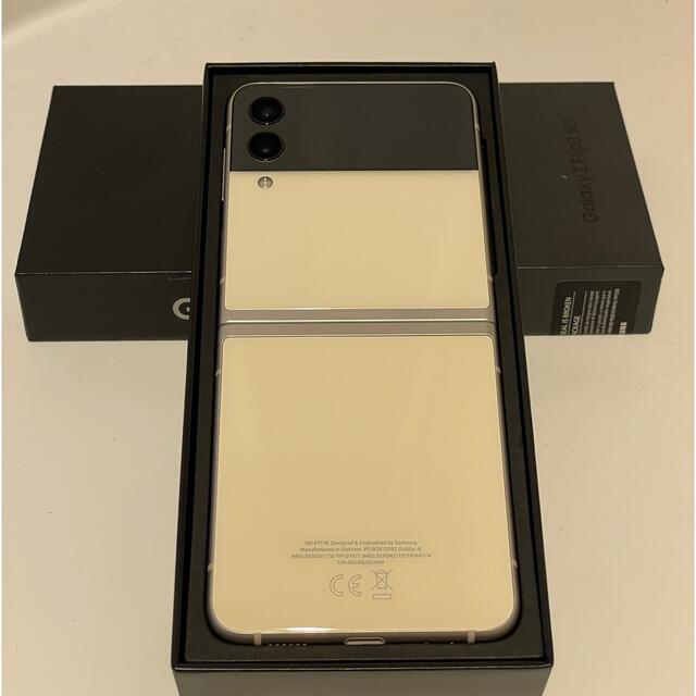 Galaxy(ギャラクシー)のGALAXY Z Flip 3 SM-F711B クリーム スマホ/家電/カメラのスマートフォン/携帯電話(スマートフォン本体)の商品写真