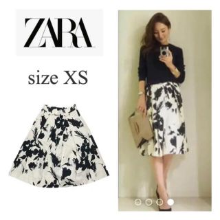 ザラ(ZARA)のモノトーンスカート 花柄 ZARA 【人気完売品】フラワースカート(ひざ丈スカート)