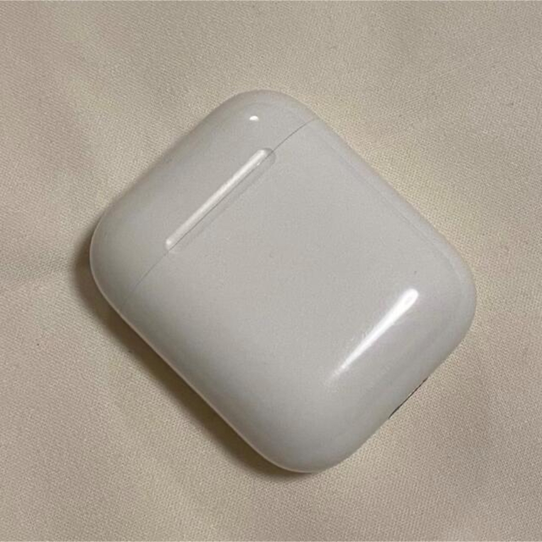 Apple(アップル)のエアーポッツ　AirPods エアーポッズ　充電ケース　充電機　充電　純正　正規 スマホ/家電/カメラのオーディオ機器(ヘッドフォン/イヤフォン)の商品写真