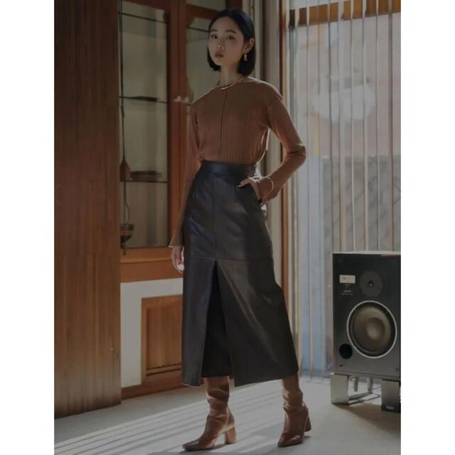 Ameri VINTAGE(アメリヴィンテージ)の【ちゃん様専用】DEEP SLIT FAKE LEATHER SKIRTブラウン レディースのスカート(ロングスカート)の商品写真