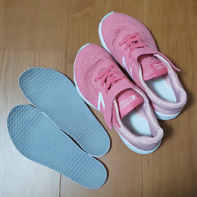 New Balance(ニューバランス)のAmi様専用♥️new balance スニーカー21㎝ キッズ/ベビー/マタニティのキッズ靴/シューズ(15cm~)(スニーカー)の商品写真