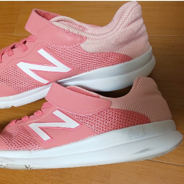 New Balance(ニューバランス)のAmi様専用♥️new balance スニーカー21㎝ キッズ/ベビー/マタニティのキッズ靴/シューズ(15cm~)(スニーカー)の商品写真