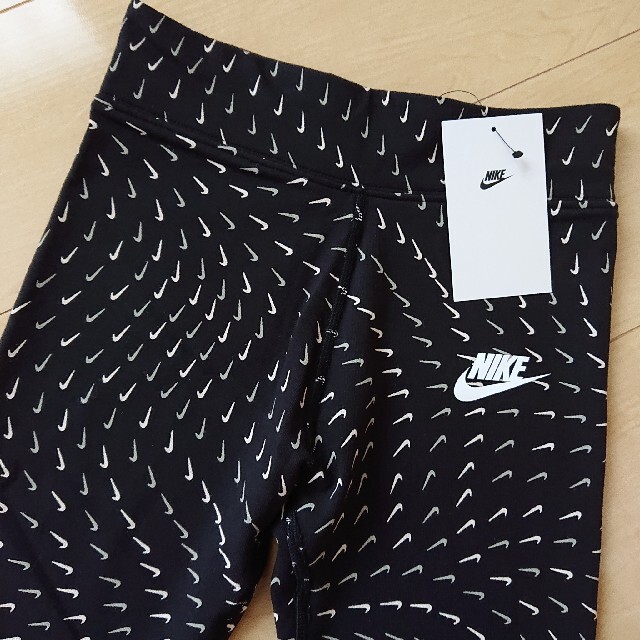 NIKE(ナイキ)の新品 NIKE ガールズ 140 二点セット ナイキ キッズ/ベビー/マタニティのキッズ服女の子用(90cm~)(Tシャツ/カットソー)の商品写真