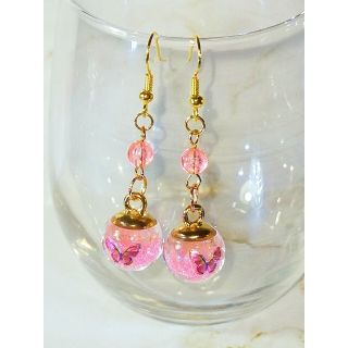 ピンクの蝶々ピアス　no,02(ピアス)