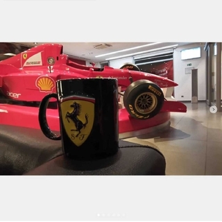 フェラーリ(Ferrari)のA24 フェラーリ　マグカップ　ブラック　立体　310ml　フェラーリ本社で購入(グラス/カップ)