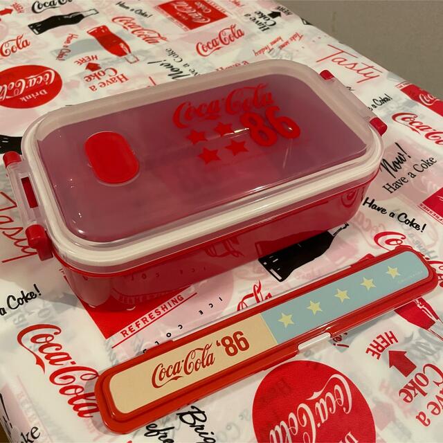 コカ・コーラ(コカコーラ)の期間限定‼︎ Coca-Cola 弁当箱&箸 インテリア/住まい/日用品のキッチン/食器(弁当用品)の商品写真