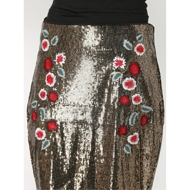 GUESS(ゲス)の【シルバー(SVMU)（ゴールド系）】【S】(W)Topeka Sequin Skirt レディースのスカート(ロングスカート)の商品写真