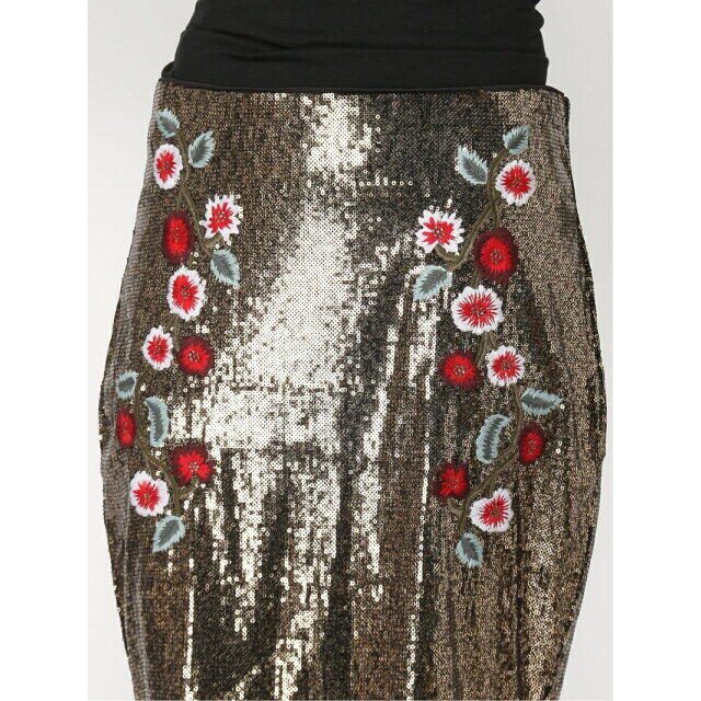 GUESS(ゲス)の【シルバー(SVMU)（ゴールド系）】(W)Topeka Sequin Skirt レディースのスカート(ロングスカート)の商品写真