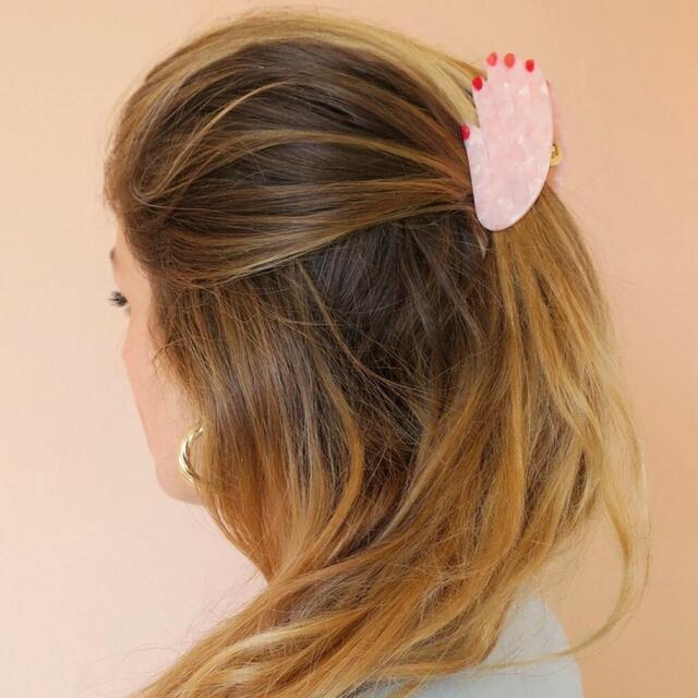 Hand Hair Claw  手モチーフ　ヘアクリップ　バレッタ レディースのヘアアクセサリー(バレッタ/ヘアクリップ)の商品写真