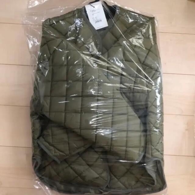 room306 CONTEMPORARY(ルームサンマルロクコンテンポラリー)のCollarless Quilting Jacket khaki レディースのジャケット/アウター(ノーカラージャケット)の商品写真