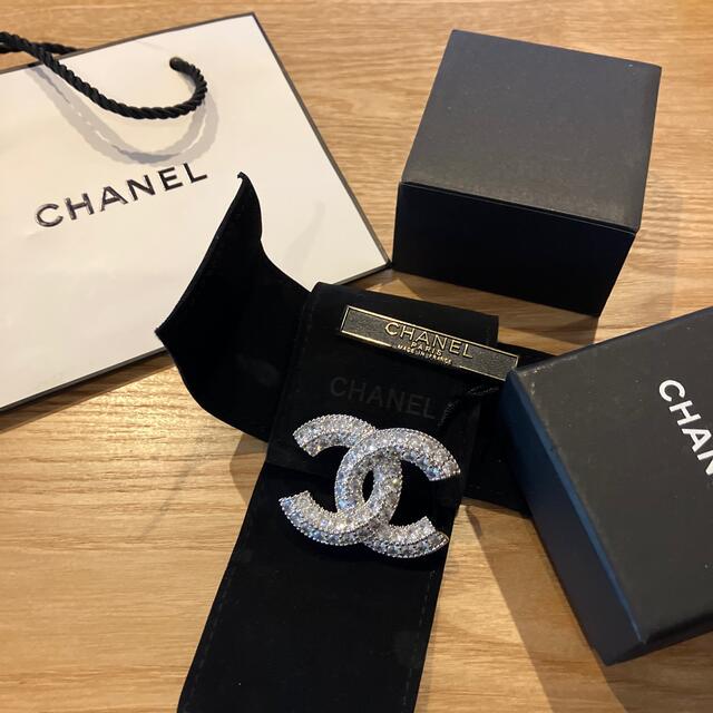 CHANEL(シャネル)のCHANELブローチ レディースのアクセサリー(ブローチ/コサージュ)の商品写真