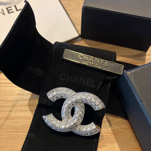 CHANEL(シャネル)のCHANELブローチ レディースのアクセサリー(ブローチ/コサージュ)の商品写真