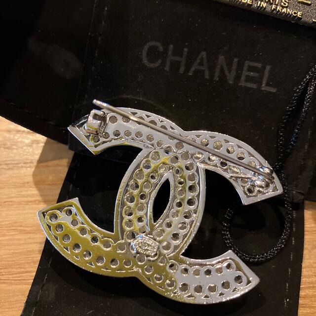 CHANEL(シャネル)のCHANELブローチ レディースのアクセサリー(ブローチ/コサージュ)の商品写真