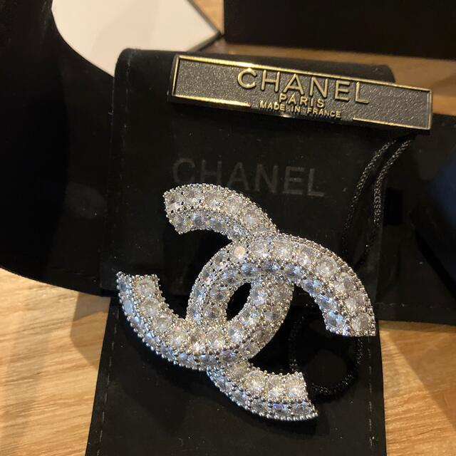 CHANEL(シャネル)のCHANELブローチ レディースのアクセサリー(ブローチ/コサージュ)の商品写真