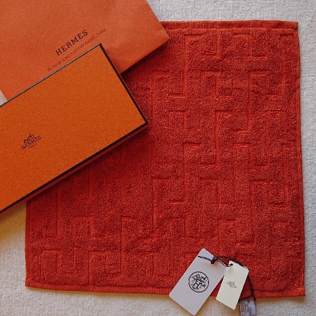 Hermes - HERMES カレ・タオル (ハンドタオル)箱/ショッパー付きの通販