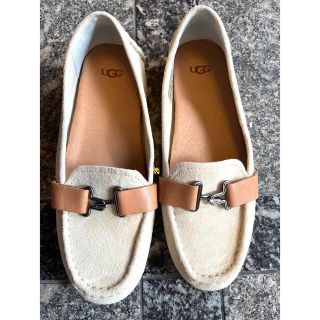 アグ(UGG)の美品 UGG モカシン 24cm スウェード ローファー(スリッポン/モカシン)