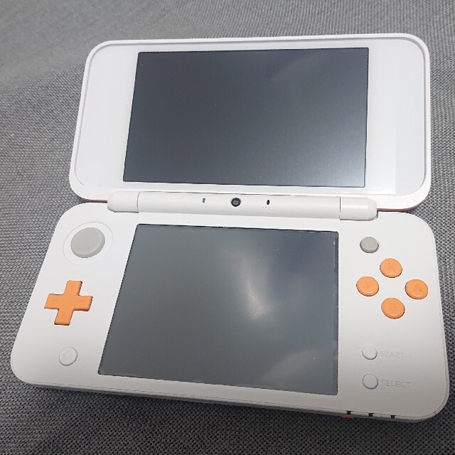 Newニンテンドー2DS LL  ホワイト×オレンジ　　本体のみNintendo3DS