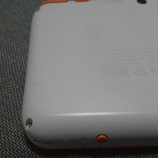 ニンテンドー2DS(ニンテンドー2DS)のNewニンテンドー2DS LL  ホワイト×オレンジ　中古　本体のみ エンタメ/ホビーのゲームソフト/ゲーム機本体(携帯用ゲーム機本体)の商品写真