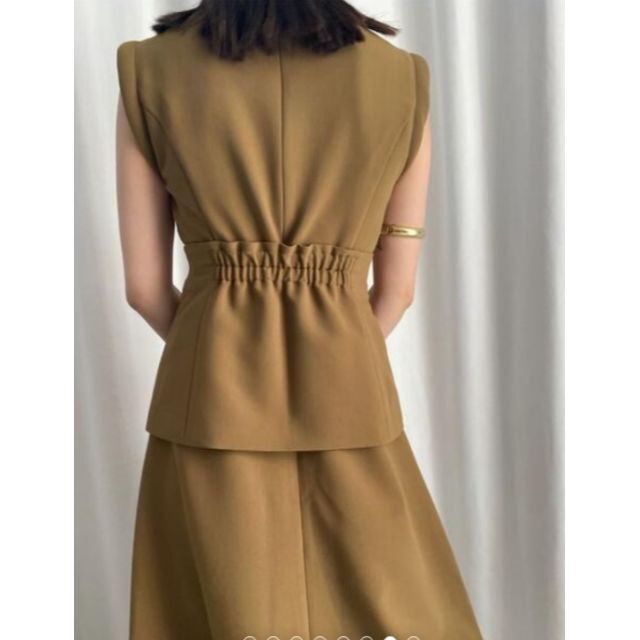 Ameri VINTAGE(アメリヴィンテージ)の新品 SHOULDER PADDED PEPLUM DRESS ブラウンM レディースのワンピース(ロングワンピース/マキシワンピース)の商品写真