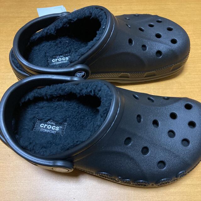 crocs(クロックス)の新品 22㎝ クロックス バヤ ラインド クロッグ ブラック ボア付き レディースの靴/シューズ(サンダル)の商品写真