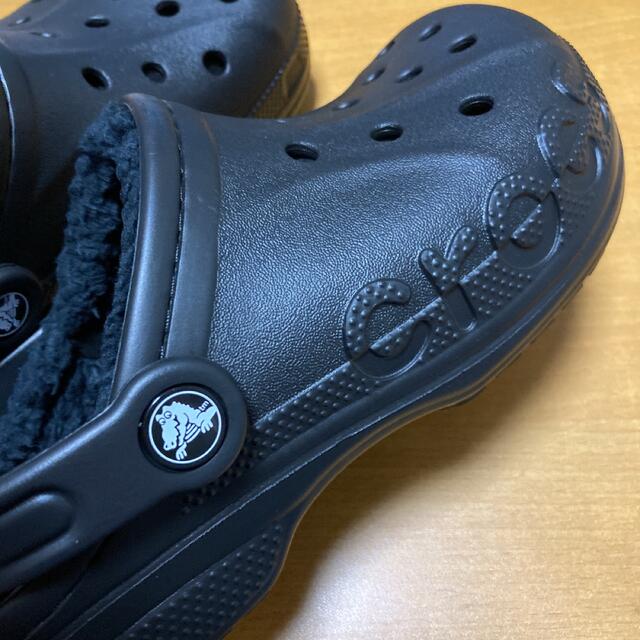 crocs(クロックス)の新品 22㎝ クロックス バヤ ラインド クロッグ ブラック ボア付き レディースの靴/シューズ(サンダル)の商品写真