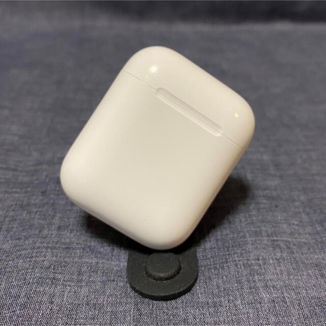 Apple(アップル)のエアーポッツ　AirPods エアーポッズ　充電ケース　充電機　充電　純正　正規 スマホ/家電/カメラのオーディオ機器(ヘッドフォン/イヤフォン)の商品写真