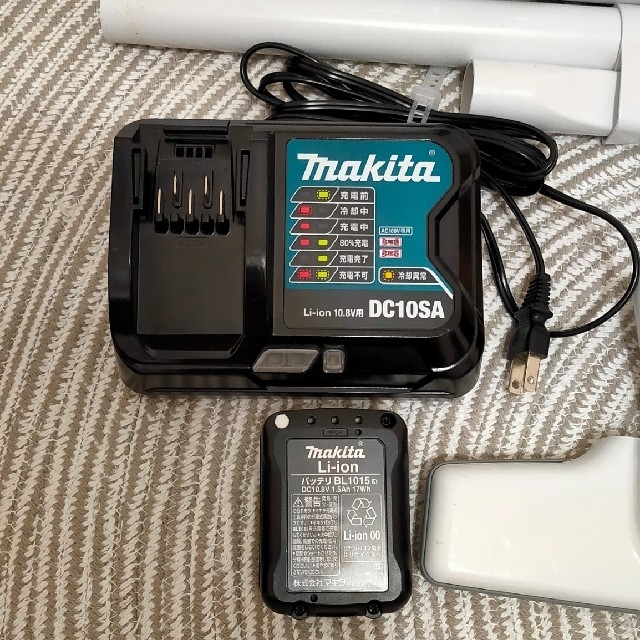 Makita(マキタ)のマキタ 充電式クリーナー  10.8v スマホ/家電/カメラの生活家電(掃除機)の商品写真