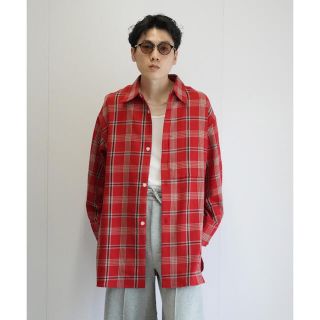 オーラリー(AURALEE)のSHINYAKOZUKA  22aw HIS SHIRT "RED"(シャツ)