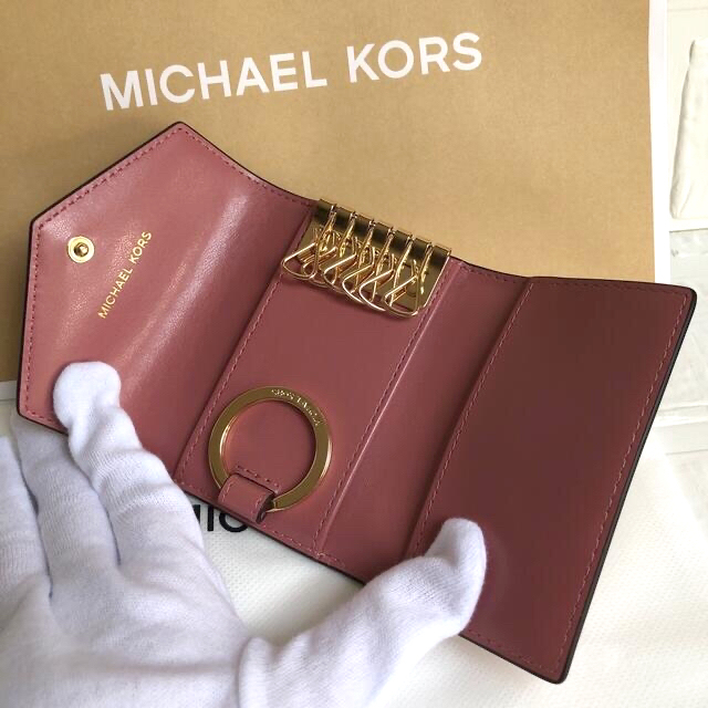 Michael Kors(マイケルコース)の新品 マイケルコース シグネチャーピンク キーケース 財布 レディースのファッション小物(キーケース)の商品写真