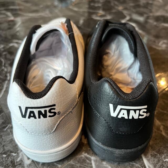 VANS(ヴァンズ)のVANSスニーカー　白黒セット メンズの靴/シューズ(スニーカー)の商品写真