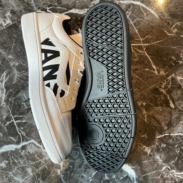 VANS(ヴァンズ)のVANSスニーカー　白黒セット メンズの靴/シューズ(スニーカー)の商品写真