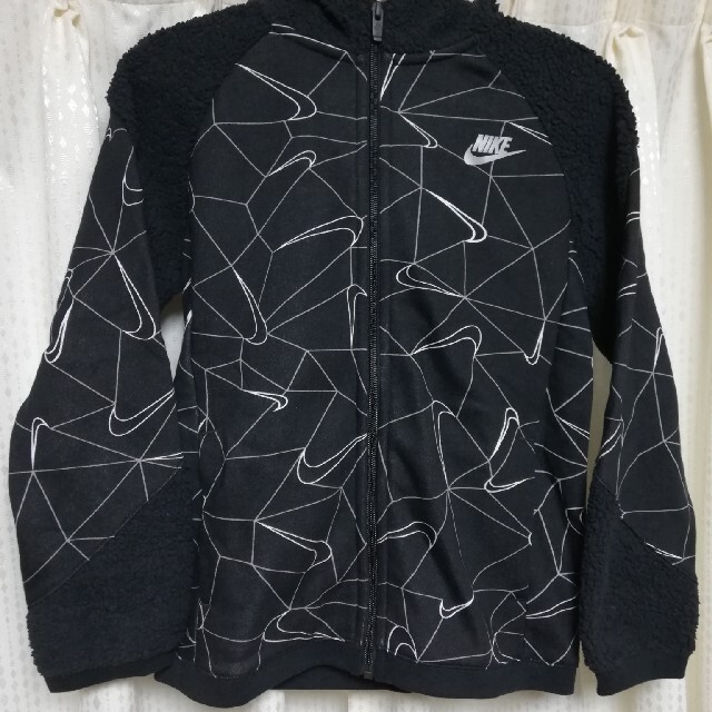 NIKE(ナイキ)のNIKE ナイキ　ジュニア プルオーバー フーディ パーカー　160 新品 キッズ/ベビー/マタニティのキッズ服男の子用(90cm~)(ジャケット/上着)の商品写真